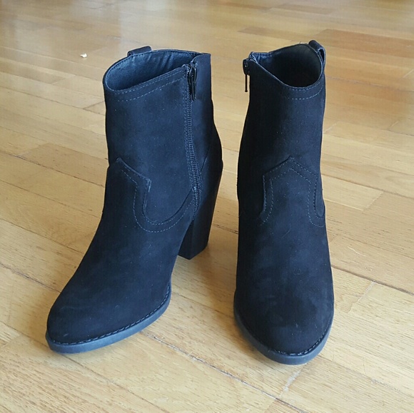 Union Bay Gypsy booties - Picture 2 of 8